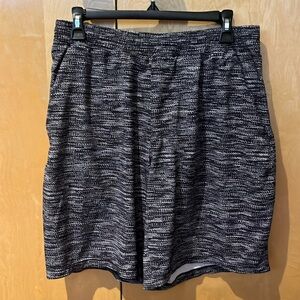 Lululemon men’s pace breaker lined shorts 9 inch